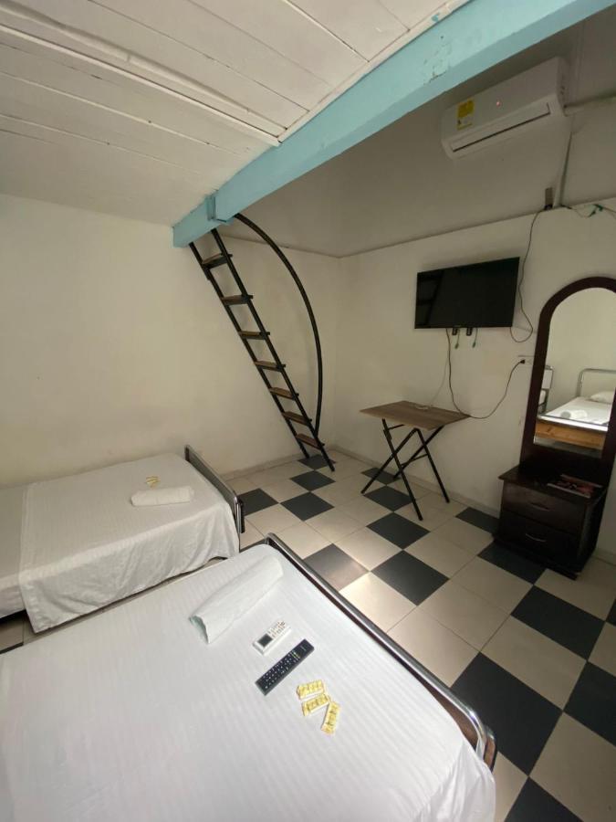 קאלי Petronio'S Hostel מראה חיצוני תמונה