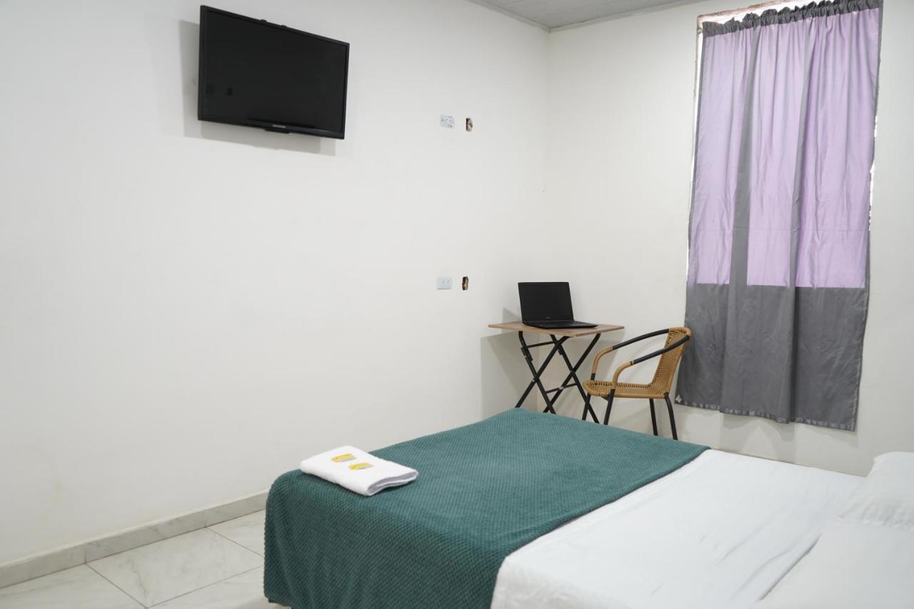 קאלי Petronio'S Hostel מראה חיצוני תמונה